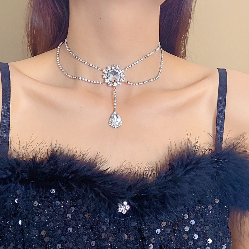 Temperament Diamond Set Necklace Earrings Fashionable European And American Flowers Minimalist Earrings Sparkling Diamond Water Droplets High Grade collarbone Chain Bridal Accessories Ball Party Exqui