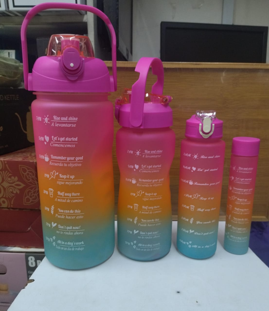 4-in-1 Set Water Bottle Motivational Sports Leakproof Bottle Fitness Water Bottle for Family, Gym Outdoor