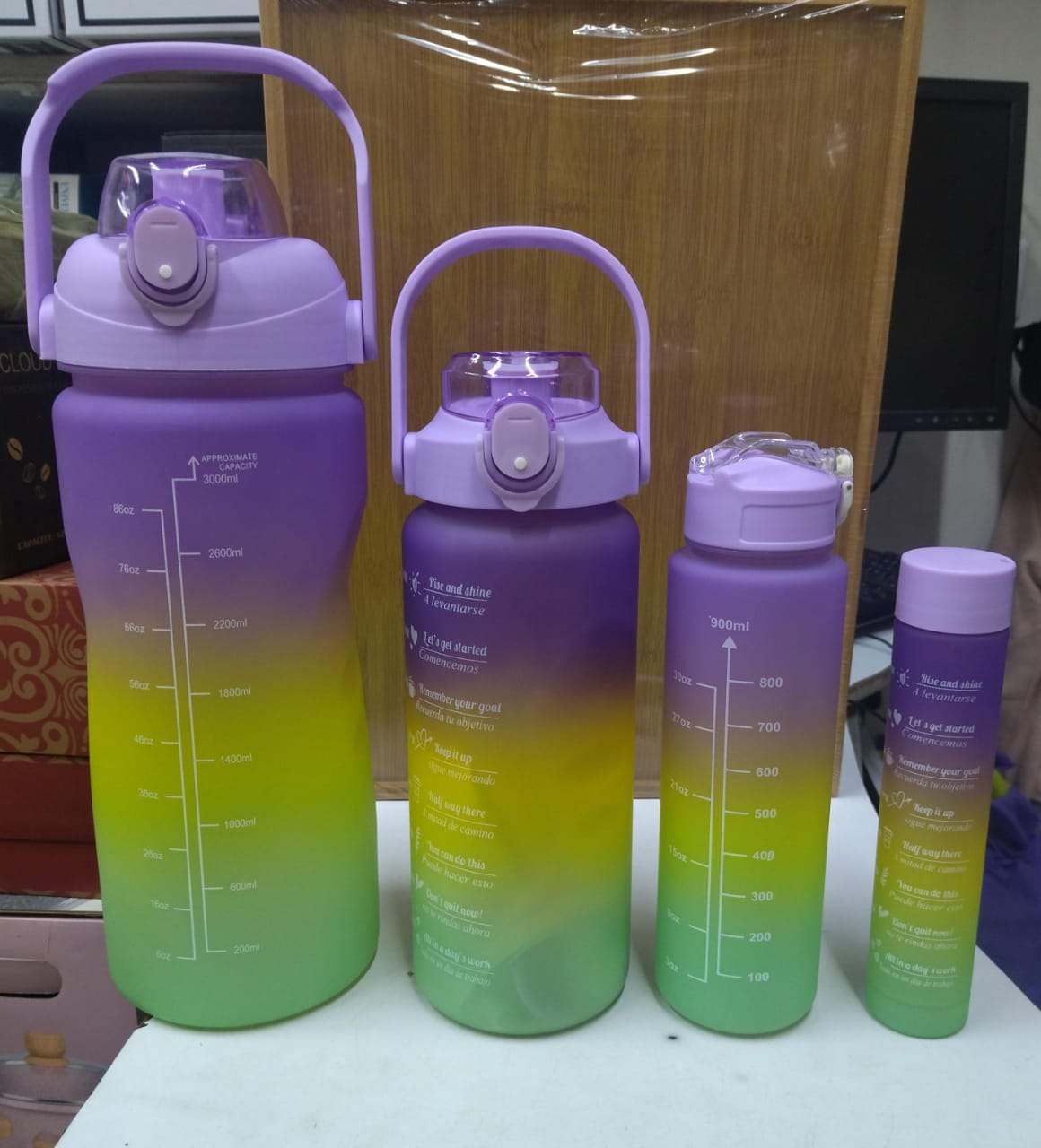 4-in-1 Set Water Bottle Motivational Sports Leakproof Bottle Fitness Water Bottle for Family, Gym Outdoor