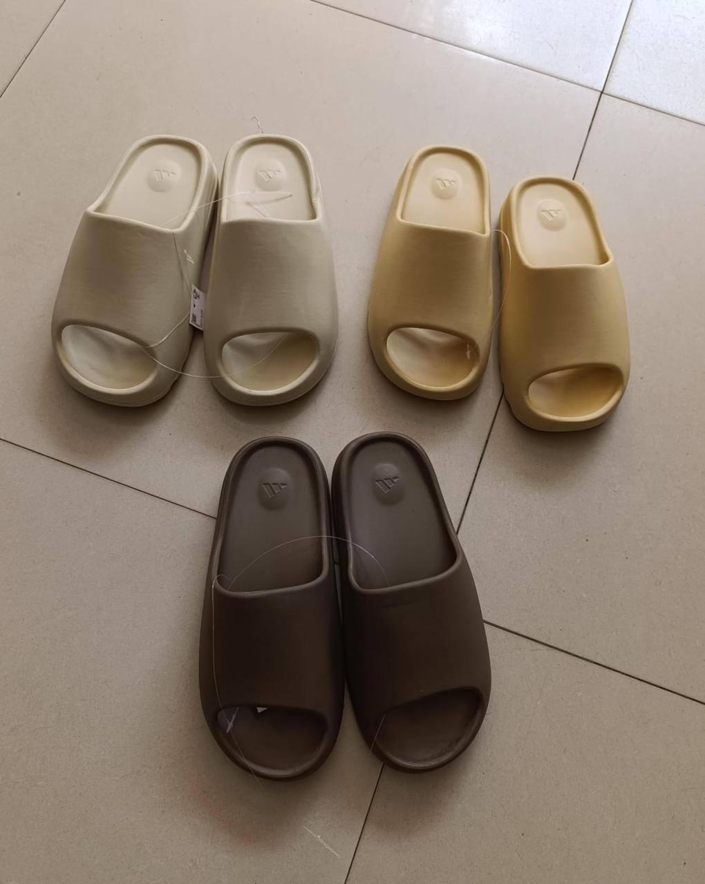 YEEZY SLIDES