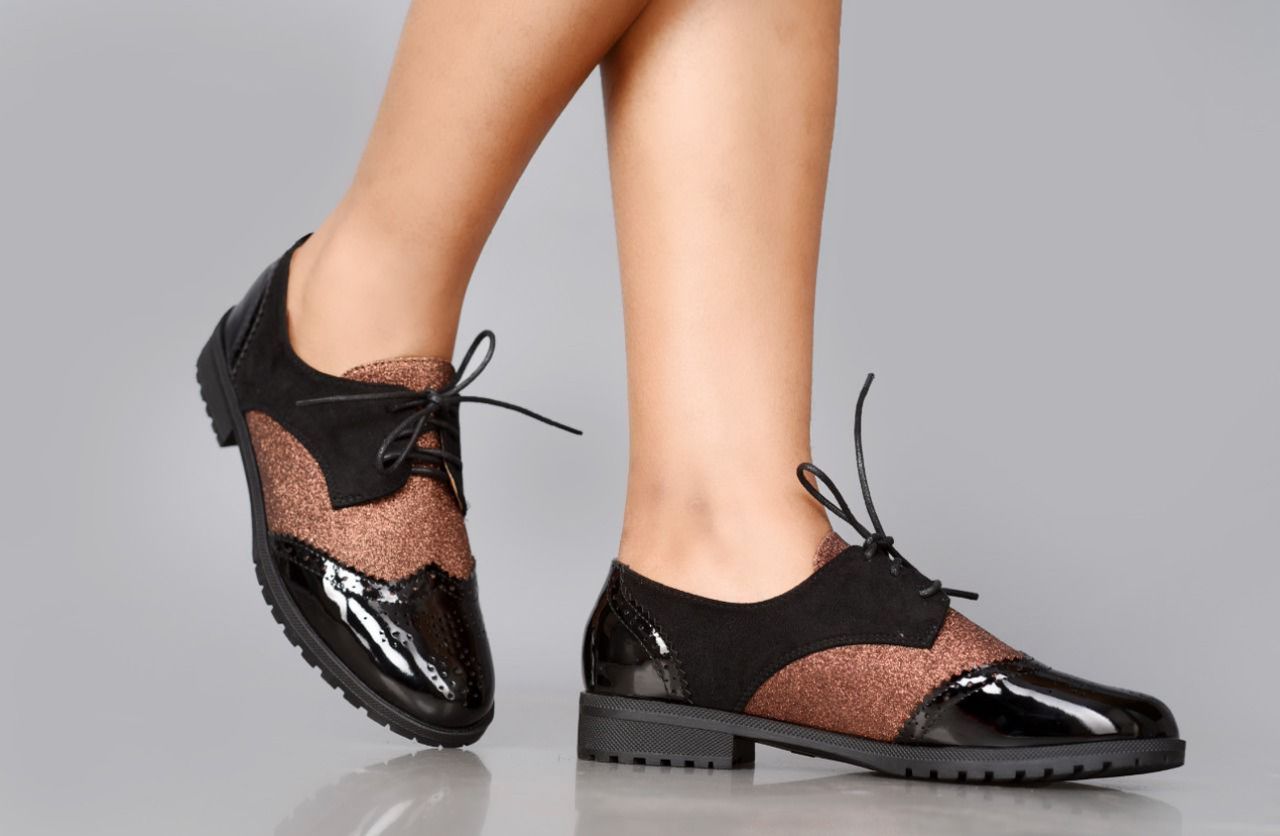 Fashion brogue shoes "Experience Timeless Elegance and Unmatched Craftsmanship with Our Exquisite Collection of Unisex Brogue Shoes for Every Occasion"