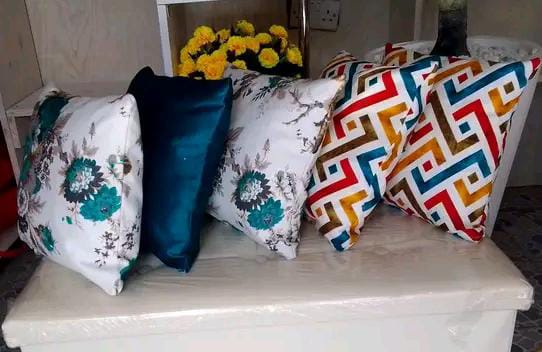 Set of 5pcs mix and match cushion throw pillow cases with throw pillow inside...size 45cmx45cm