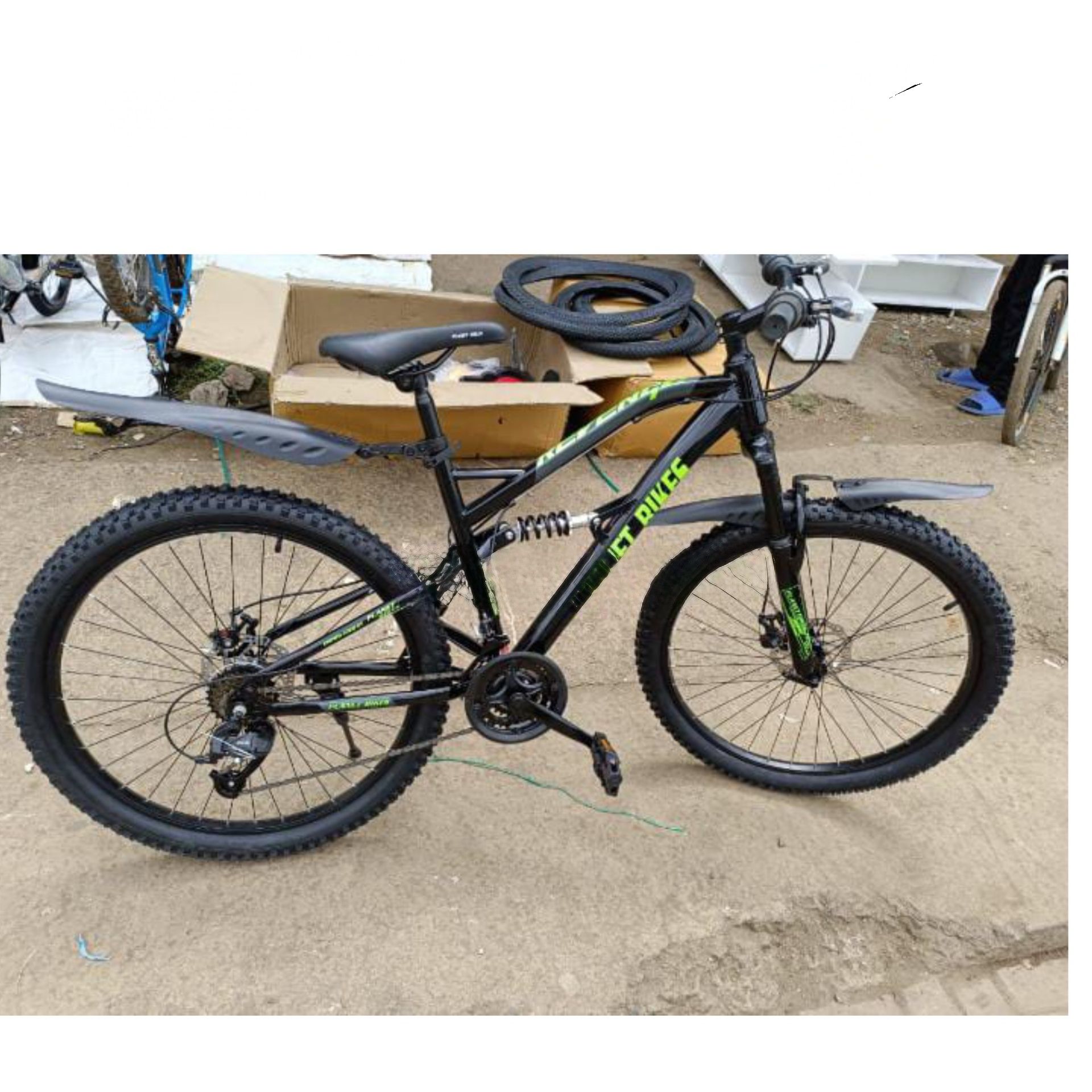 MOUNTAIN BICYCLE SIZE 26 WITH FULL SUSPENSION THE MOUNTAIN BIKE USES DISC BRAKES FOR EFFICIENT BRAKING WITH PURE RUBBER TYRES
