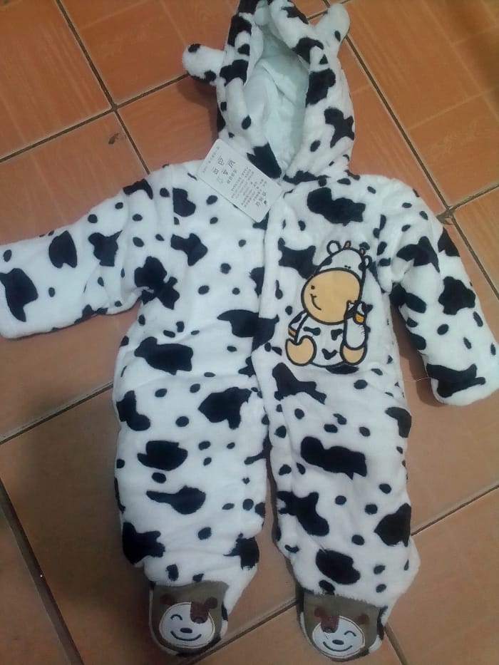 Heavy Romper Warm And Soft ;Designed with snap buttons for easy diaper change. This unisex baby romper has a cute cartoon bear design to make your