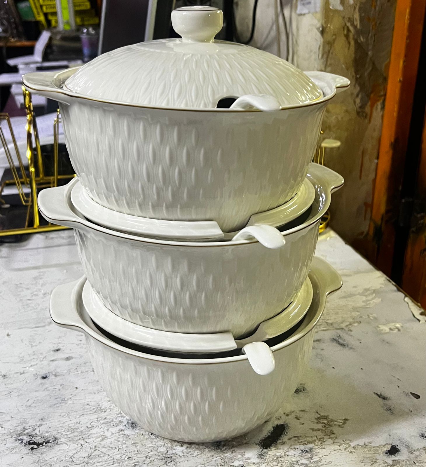 3.5 L each for 3 pcs soup/ serving pot ceramic with 3Pcs landle