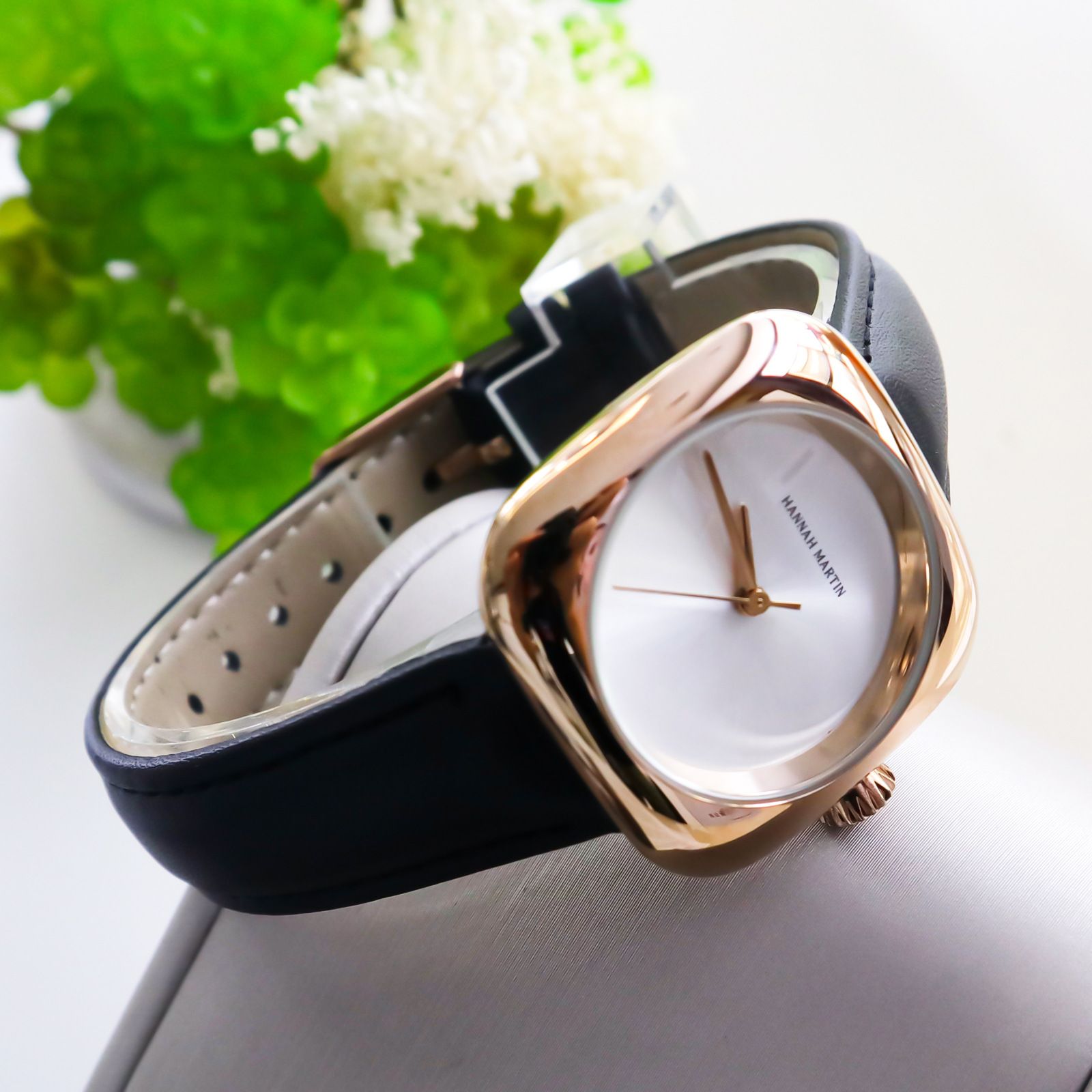 Watches Women's Quartz Watches Leather Strap Women's Electronic Watches Wrist Watches Minimalist Design Watches