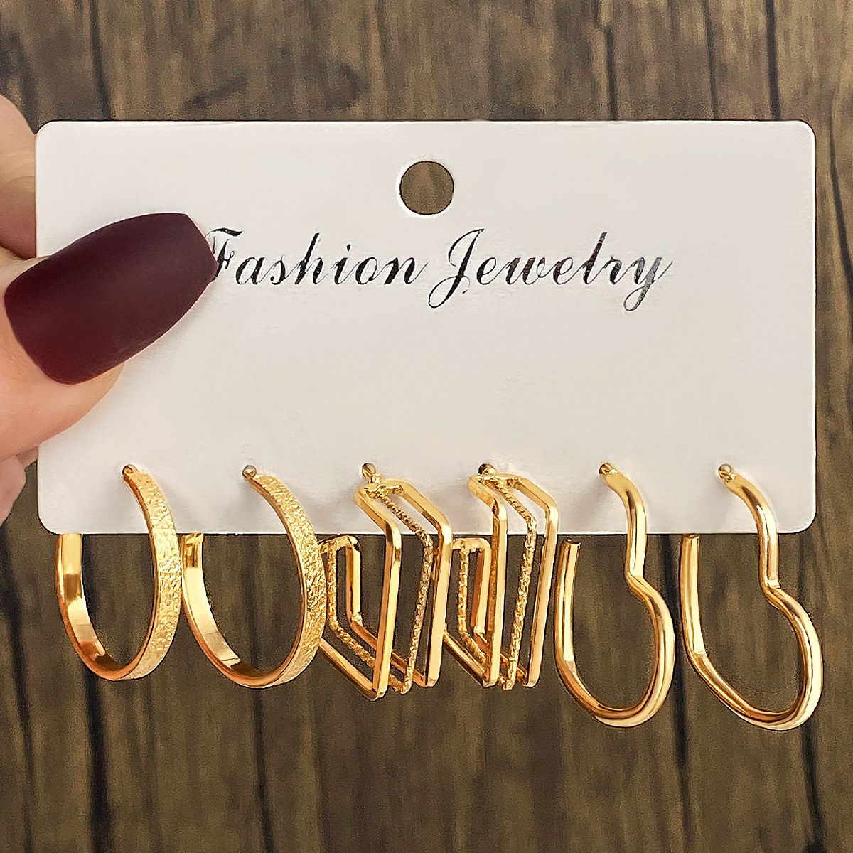 Fashio Gold Earring Set for Women Multipack Hypoallergenic Twisted Heart Earring Pack Gold Hoops Earrings for Party Jewelry