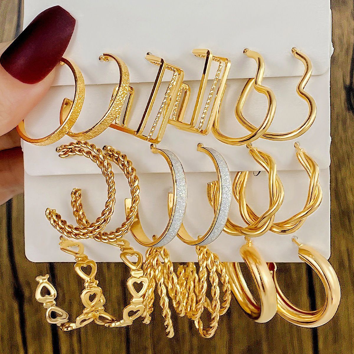Fashio Gold Earring Set for Women Multipack Hypoallergenic Twisted Heart Earring Pack Gold Hoops Earrings for Party Jewelry