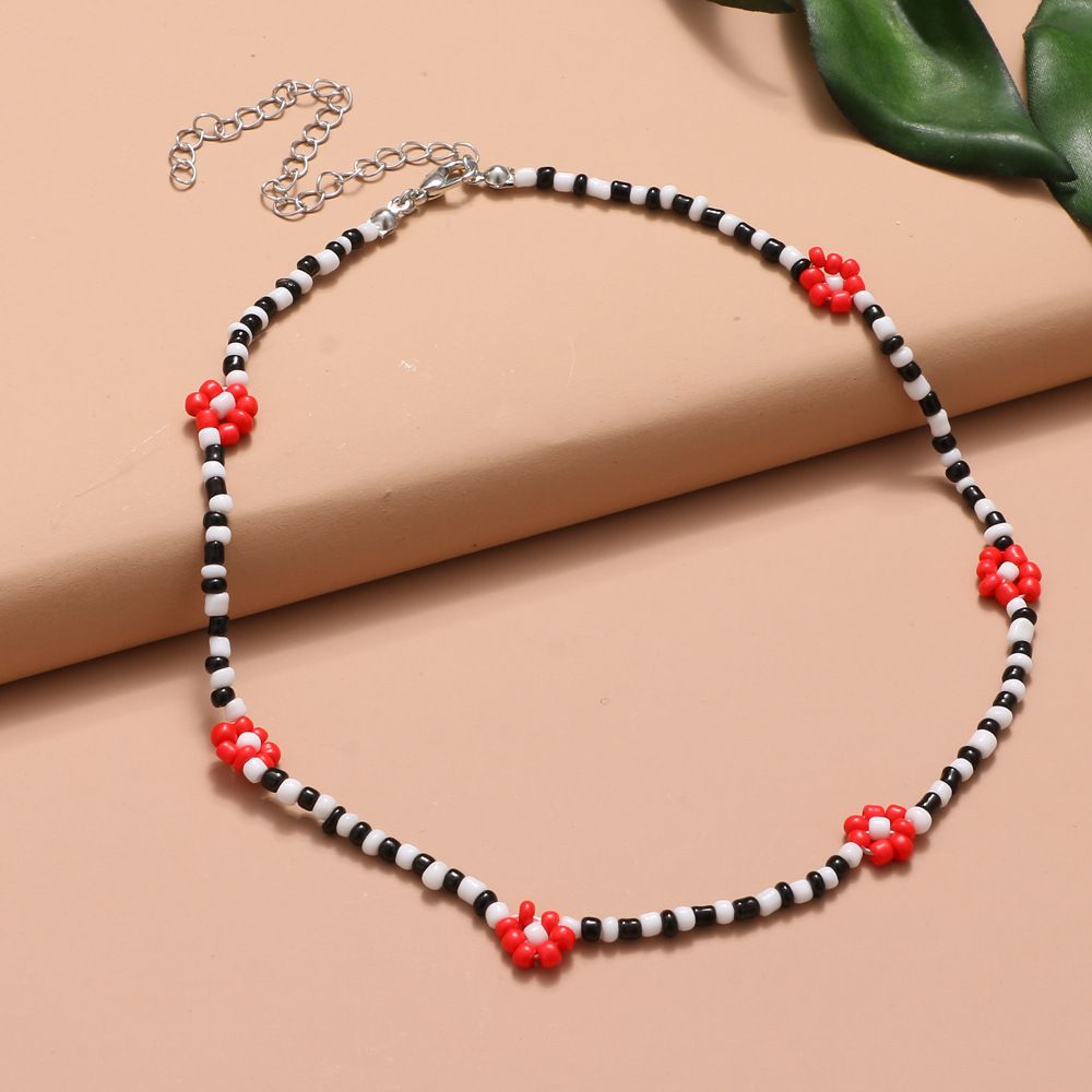 Boho Beaded Necklace Daisy Flower Choker Chain Short Sunflower Necklaces Jewelry for Women and Girls