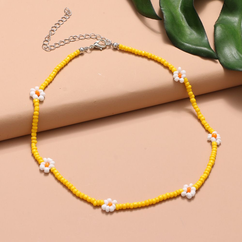 Boho Beaded Necklace Daisy Flower Choker Chain Short Sunflower Necklaces Jewelry for Women and Girls
