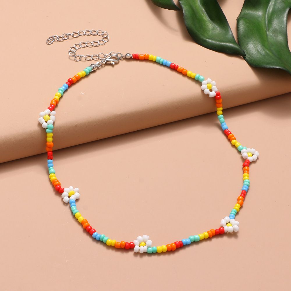 Boho Beaded Necklace Daisy Flower Choker Chain Short Sunflower Necklaces Jewelry for Women and Girls