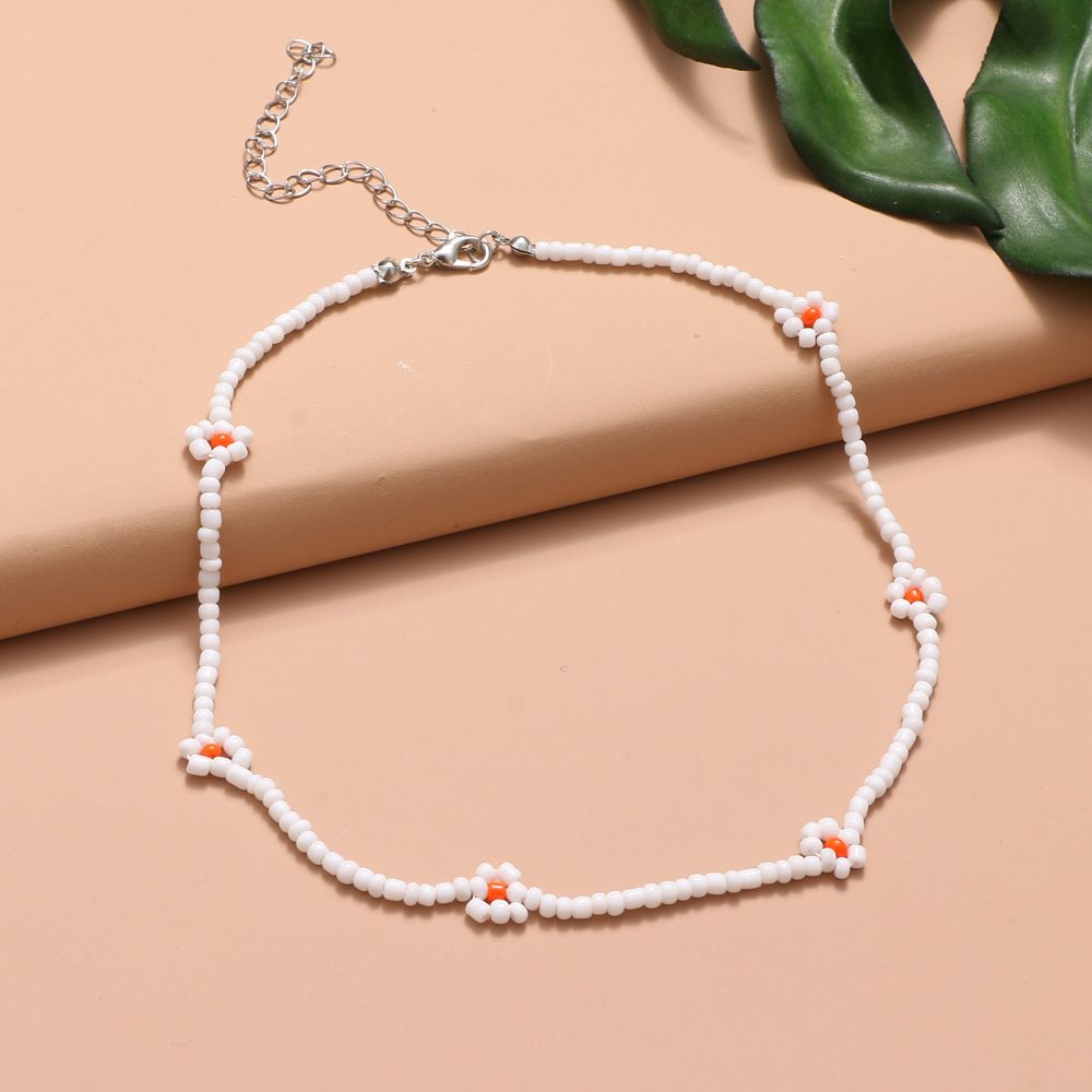 Boho Beaded Necklace Daisy Flower Choker Chain Short Sunflower Necklaces Jewelry for Women and Girls