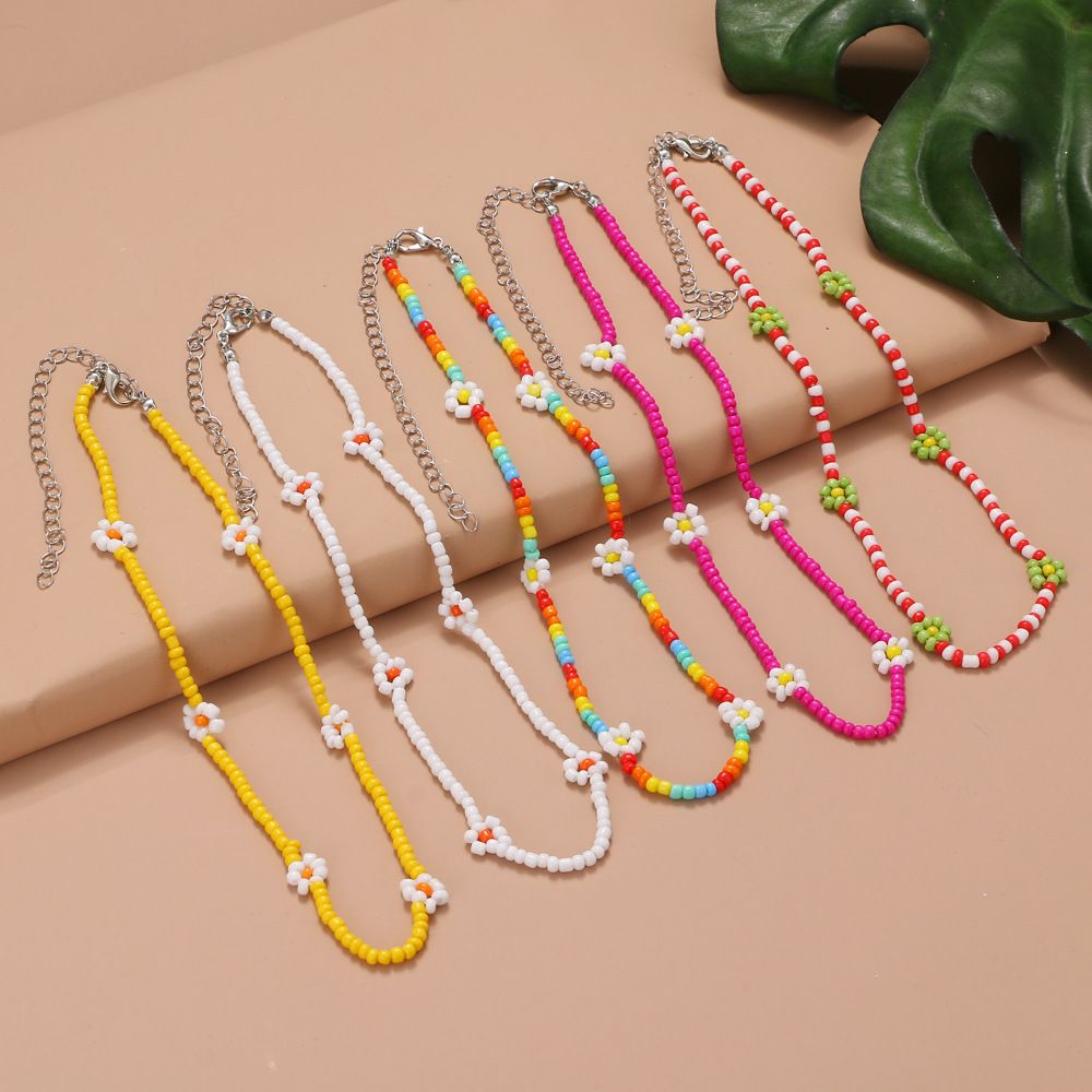 Boho Beaded Necklace Daisy Flower Choker Chain Short Sunflower Necklaces Jewelry for Women and Girls