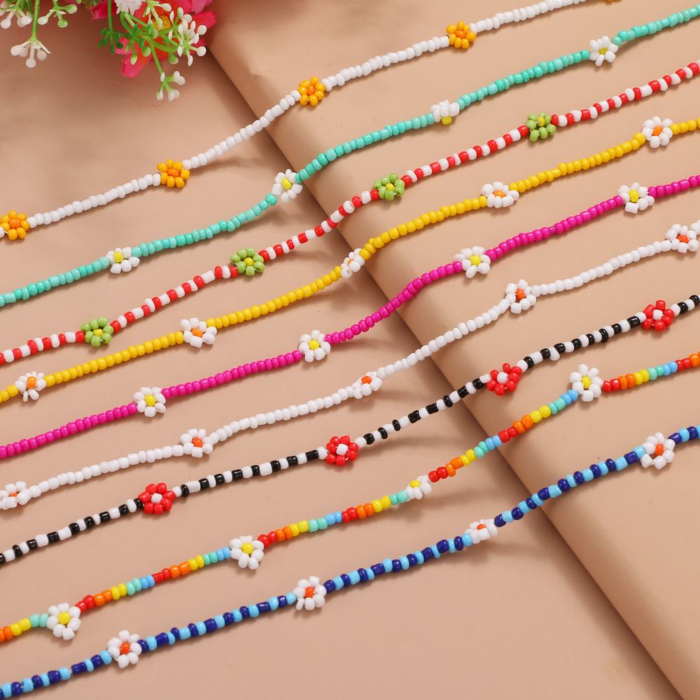 Boho Beaded Necklace Daisy Flower Choker Chain Short Sunflower Necklaces Jewelry for Women and Girls