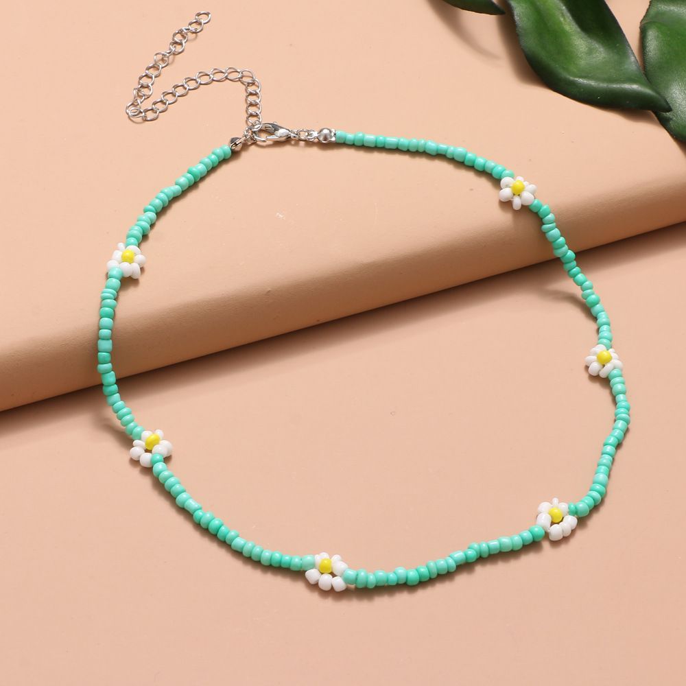 Boho Beaded Necklace Daisy Flower Choker Chain Short Sunflower Necklaces Jewelry for Women and Girls