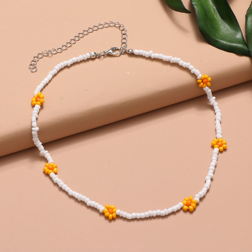 Boho Beaded Necklace Daisy Flower Choker Chain Short Sunflower Necklaces Jewelry for Women and Girls