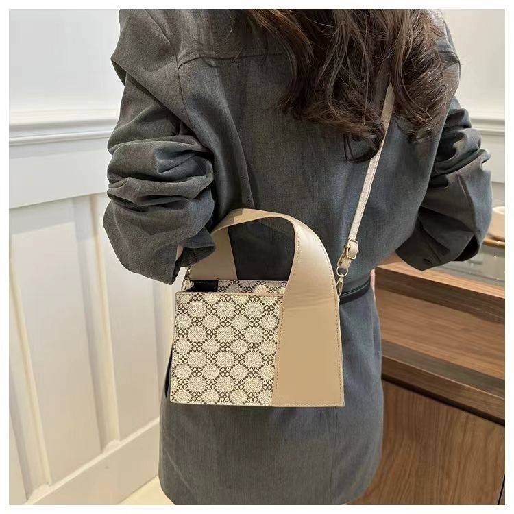 Newly arrived fashionable handbag, crossbody bag, patchwork shoulder bag, fashionable and versatile birthday gift, Valentine's Day gift