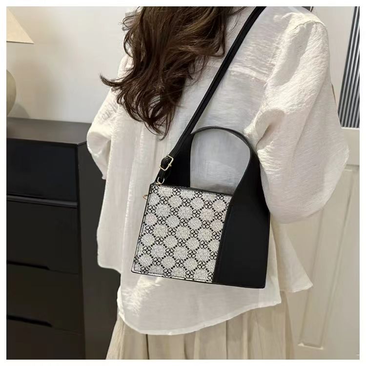 Newly arrived fashionable handbag, crossbody bag, patchwork shoulder bag, fashionable and versatile birthday gift, Valentine's Day gift