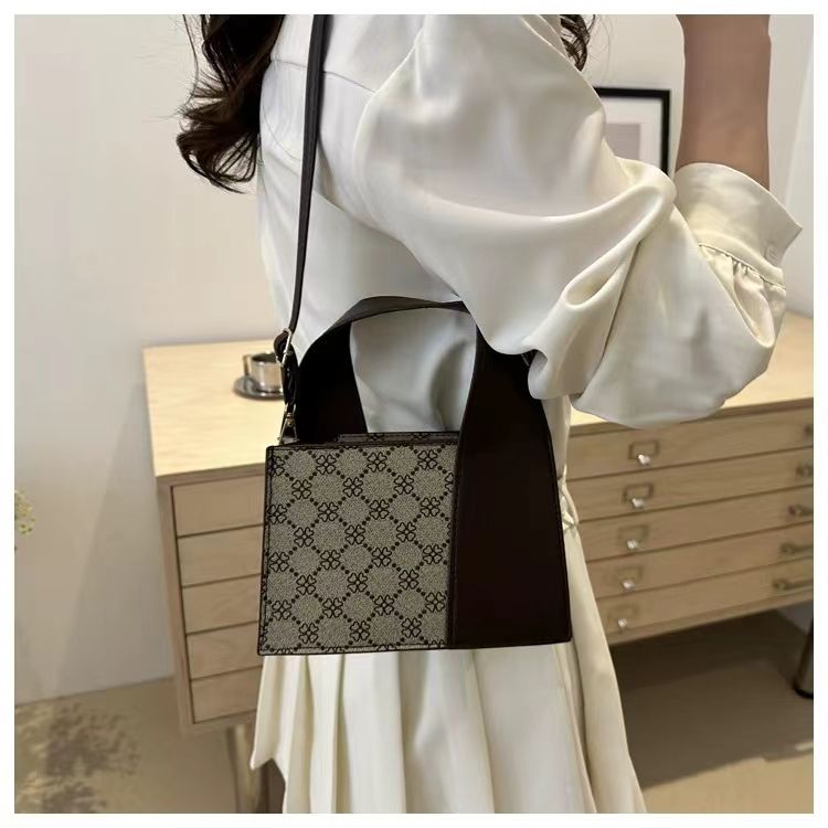 Newly arrived fashionable handbag, crossbody bag, patchwork shoulder bag, fashionable and versatile birthday gift, Valentine's Day gift