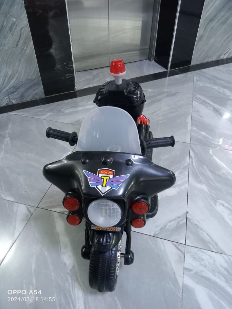 6v Battery Powered Black Motorcycle Ride on Toy Kids Bike 3 Wheel Driveway Fun Suitable for 1-3 yrs