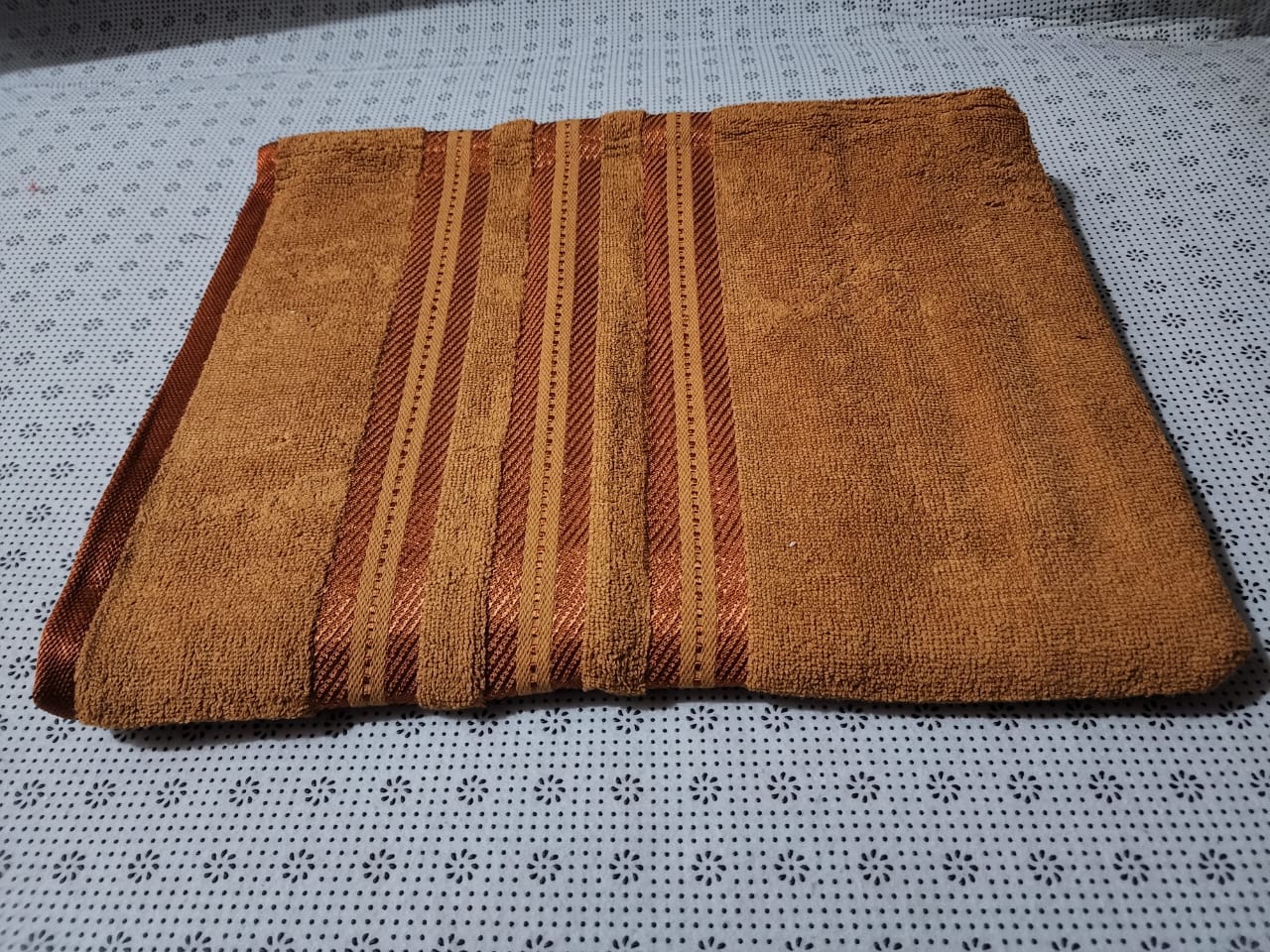 HIS large Towels  coloured 90x165cm; t is super soft, extra absorbent and agreeable to touch. The towel dries out fast so very ideal for daily use.