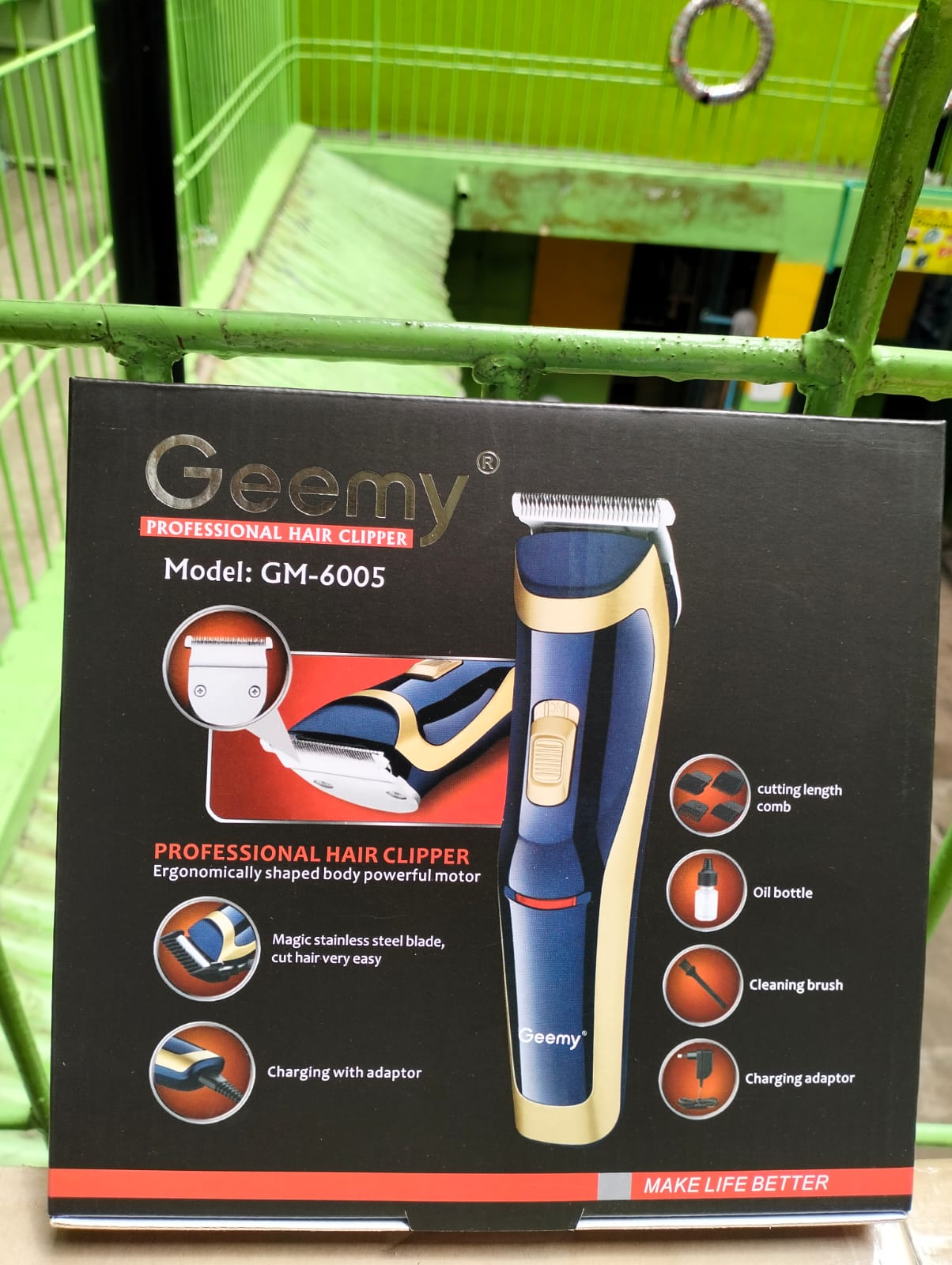Geemy professional hair rechargeable model GM-6005 HAS A VERY POWERFUL MOTOR WITH EVERSHARP BLADES; Has a magic stainless steel blade cut hair very easy