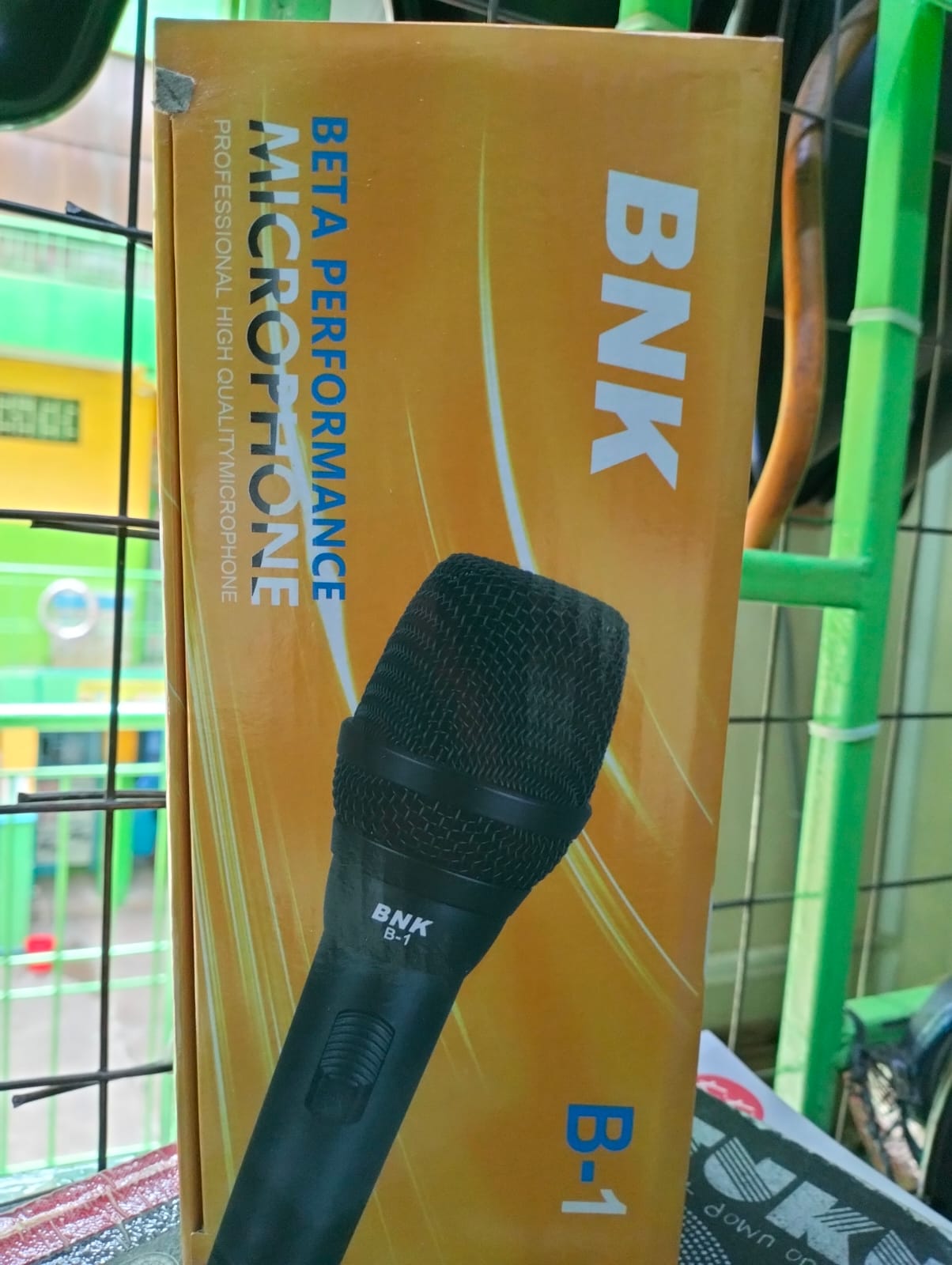 BNK Wired Microphone  B1; A LEGENDARY PERFORMANCE WITH A INDUSTRY-STANDARD MICROPHONE TAILORED TO DELIVER WARM AND CLEAR VOCAL REPRODUCTION QUALITY SOUNDS