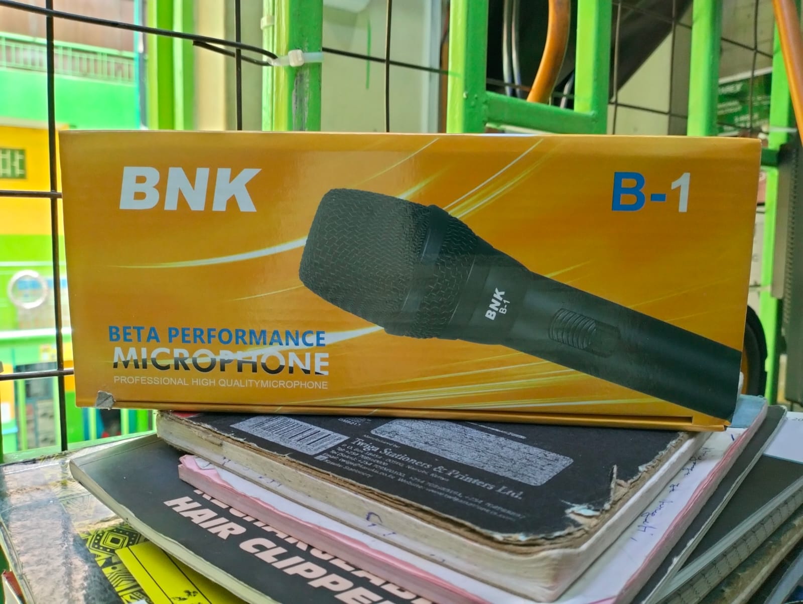 BNK Wired Microphone  B1; A LEGENDARY PERFORMANCE WITH A INDUSTRY-STANDARD MICROPHONE TAILORED TO DELIVER WARM AND CLEAR VOCAL REPRODUCTION QUALITY SOUNDS