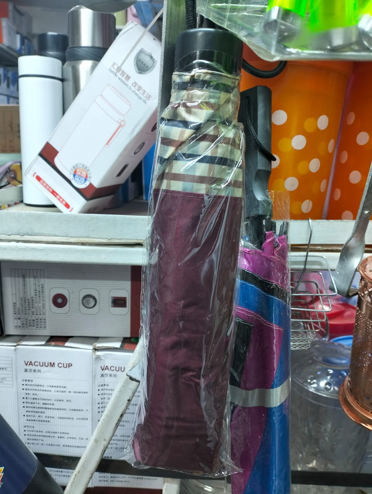 2 pcs Big Durable  Folding Umbrella ;  Perfect for go out for outdoor activities such as golf, camping, hiking, backpacking, fishing, school, travel or just in daily life,etc;