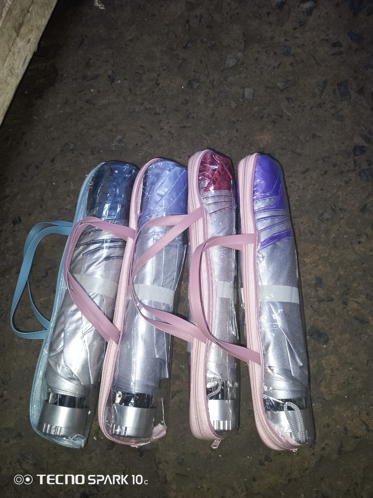 Travel Umbrella,Mini Umbrella Small Lightweight ; Rain & Sun Umbrella: provide UPF 50+ protection and blocks 95% of UV rays,can dry quickly.