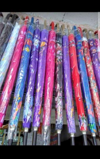 Small Fresh Long Handle Umbrella;
 Features: waterproof and thick umbrella surface, solid wood handle, reinforced treatment, effective windproof
