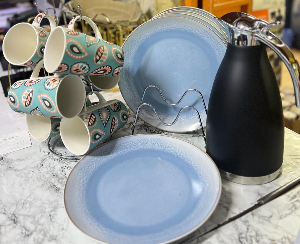 6 pcs plates,6 pcs mugs , 2 ltr flask ,,Comfortable to hold Large capacity Easy to clean Durable