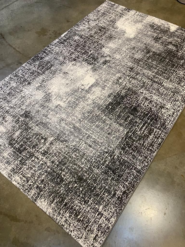 Classy 5ftx8ft soft crown Turkish carpet.easy to clean
