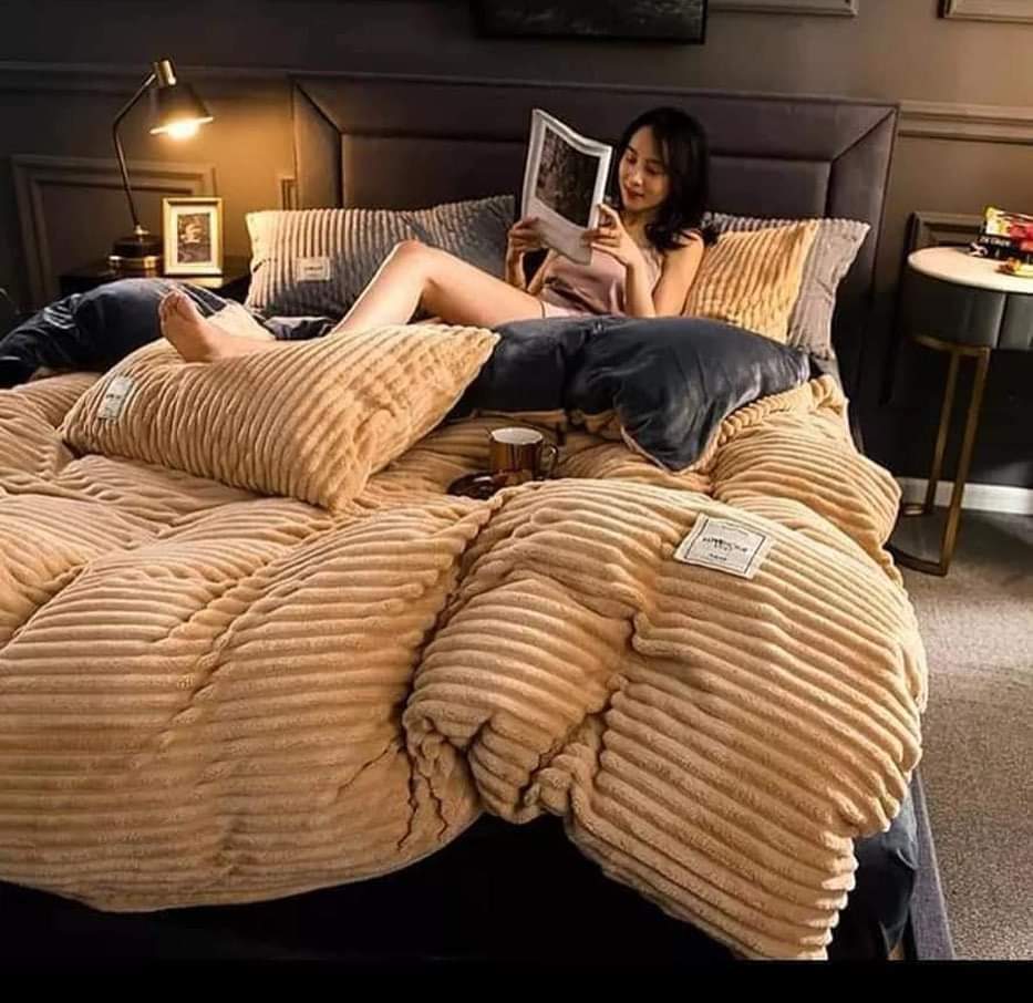 Velvet duvets 1 pc duvet 1 pc bedsheet 2 pcs pillow cases  6x6 Luxury designs Velvet Plush Fluffy Duvet set Bedding Sets Comforter Set