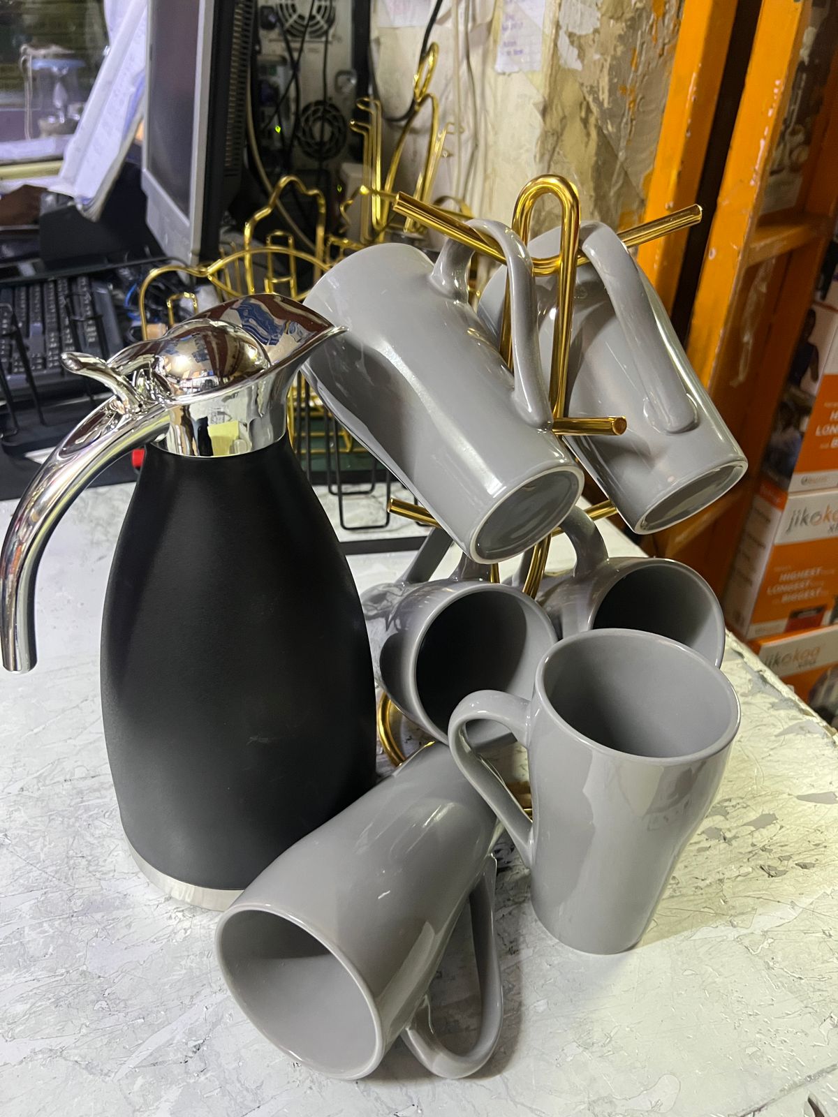 Tea set mug  6 pcs 430 ml and flask This flask has been crafted out of stainless steel to offer the best insulation and most importantly, for durability as it is unbreakable. It can be your great day-