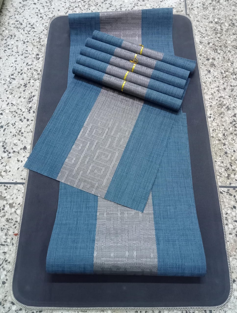 Set of 6pcs decorative kitchen/home decorative table mats plus centre runner