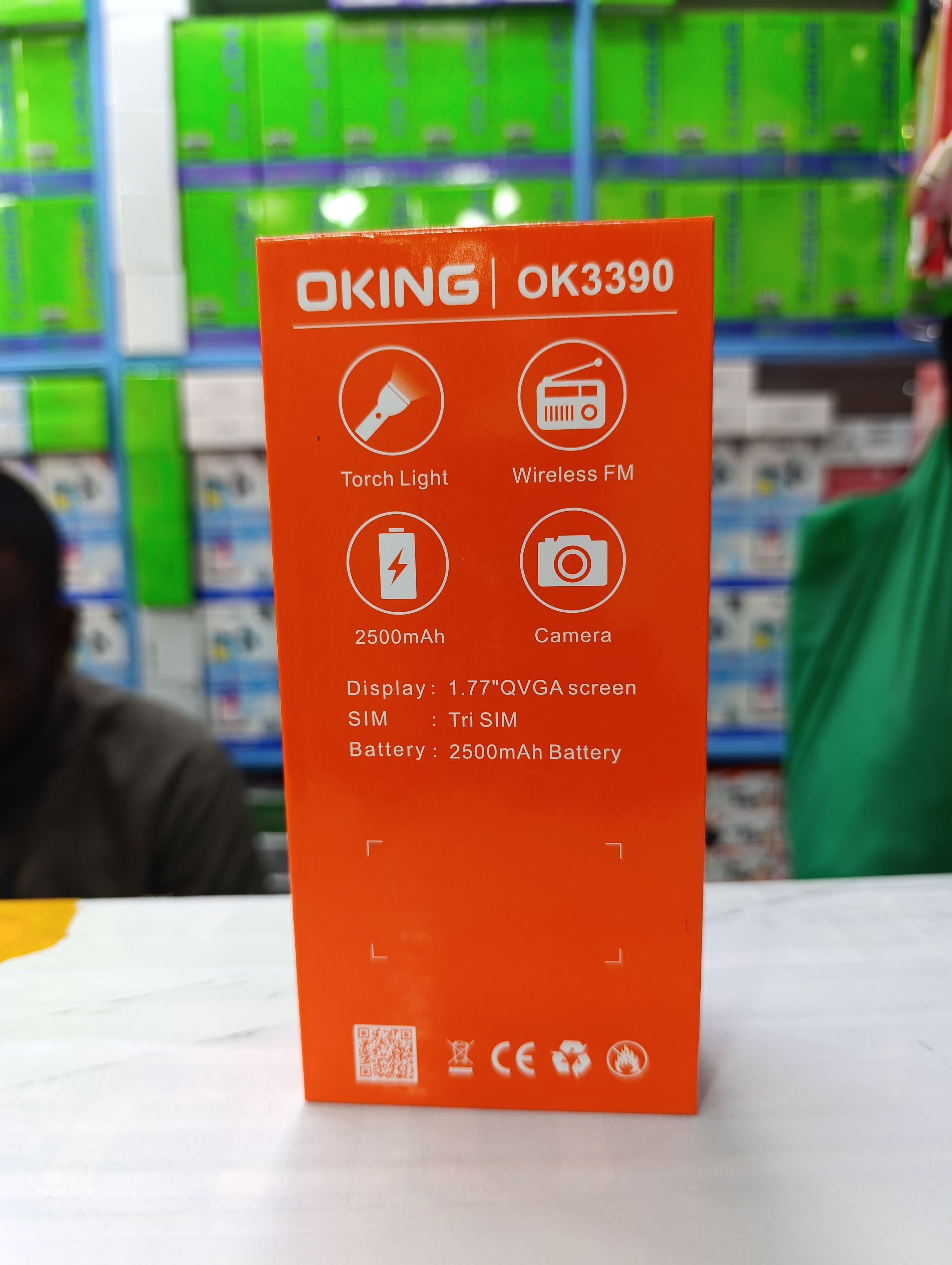 Oking OH3390 1.77QVGA Screen Triple Sim 2500mAh  wireless FM TORCH  Cell Phone