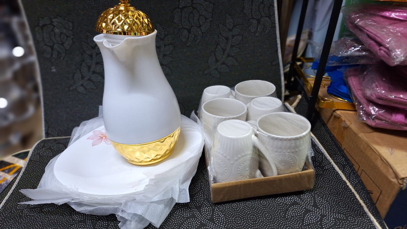 tea set, 6 unique cups and a thermo flaskUnbreakable Thermos
Crafted from Stainless Steel:
Ensures top-notch insulation and unparalleled durability.
Your Daily Companion:
Keeps your drinks hot or co