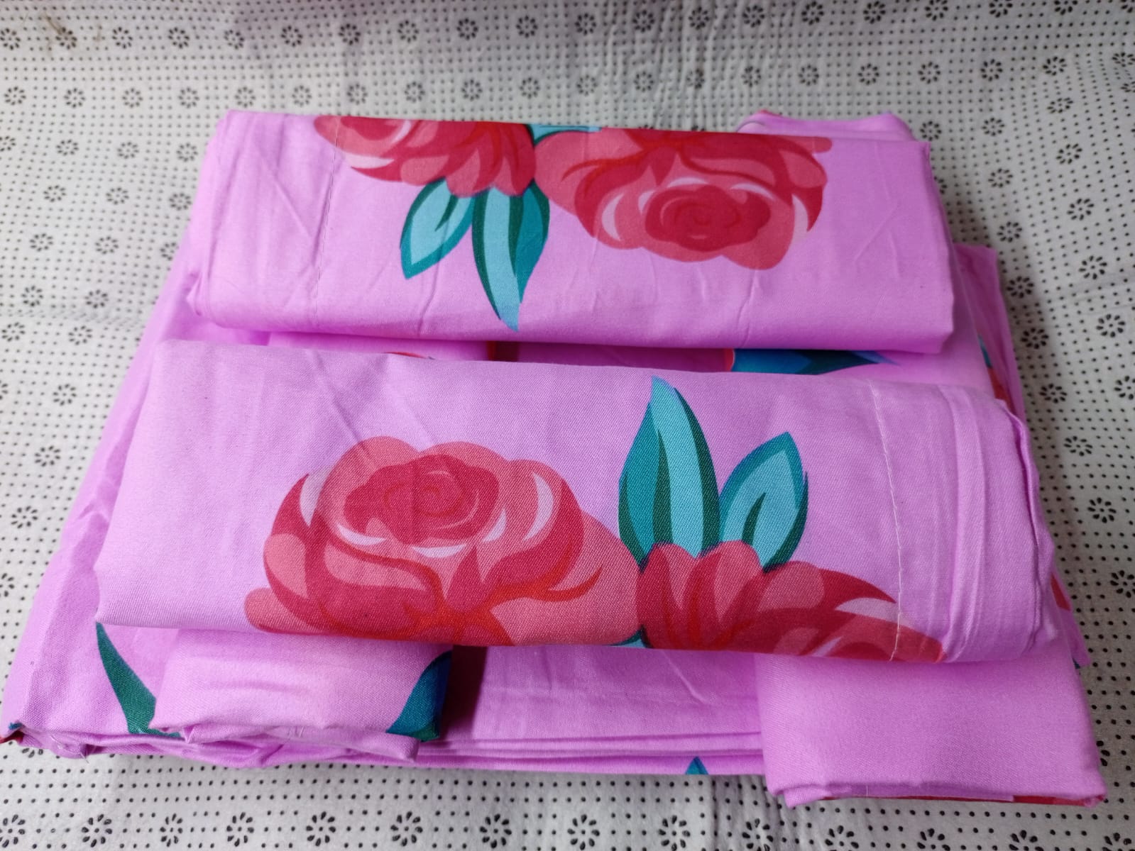 6pc set  bedsheets 6*7 (2 Bed sheets, 4 pillow cases)