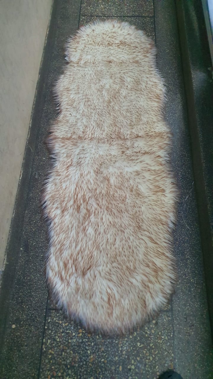 Fluffy faux fur dashboard/bedside mat-Rug Non-Slip Durable Faux Fur Sheepskin Style Rug Imitation Sheepskin Carpet for Living Room Bedroom Sofa