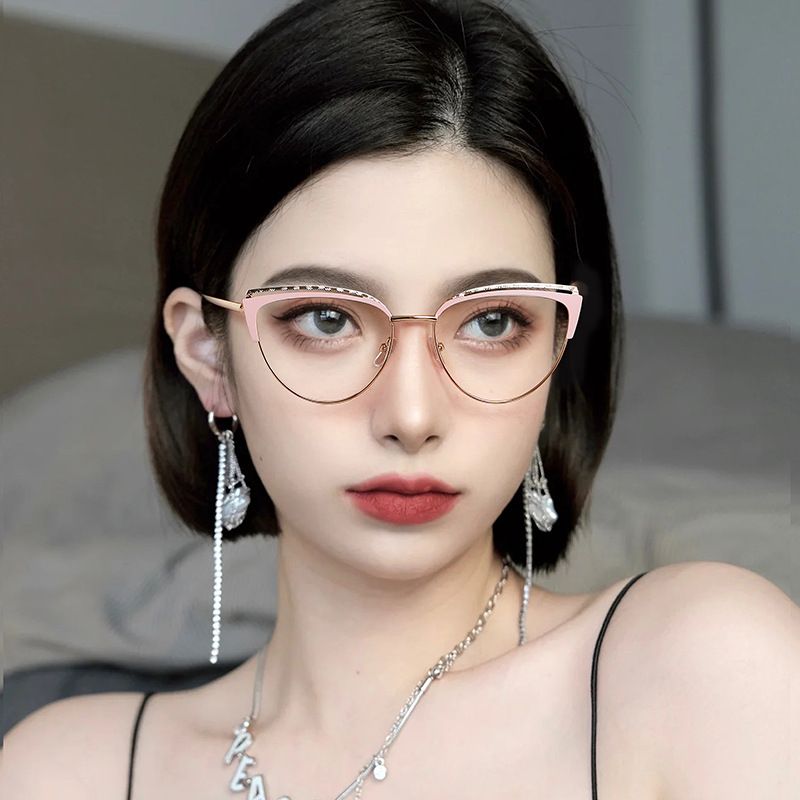 2024 Fashion Cat Eye Glasses Ultra-Light Retro Photochromic Eyeglasses Anti-Blue Light Eyewear Metal Color-Changing Eyeglasses