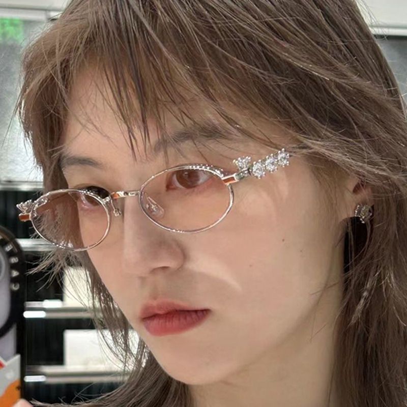Fashion Metal Oval Shades Sunglasses Women Men Rhinestone Diamonds Frame Sunglasses Unisex Bling Eyeglasses 2024 Eyewear Glasses