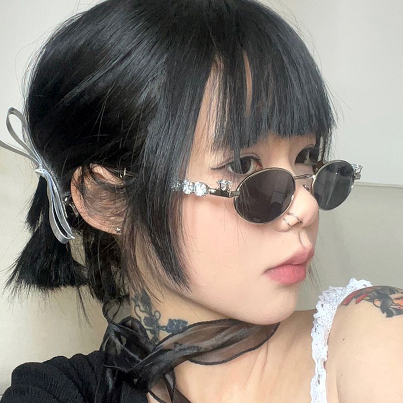 Fashion Metal Oval Shades Sunglasses Women Men Rhinestone Diamonds Frame Sunglasses Unisex Bling Eyeglasses 2024 Eyewear Glasses