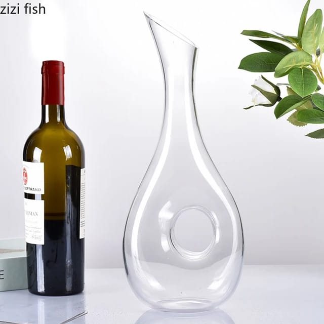 Wine decanter clear with hole. The design is simple and practical, stylish and elegant, which improves your drinking experience.
Reasonable structure, easy to pour, convenient and practical, will be y