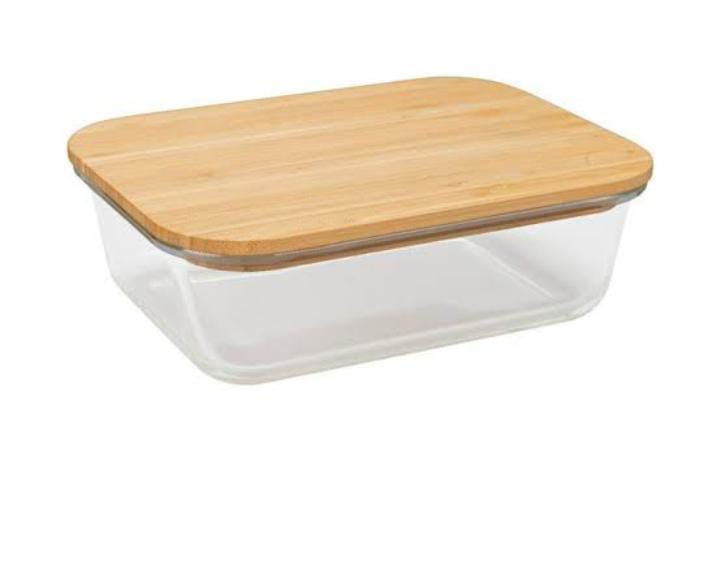Borosilicate food container with bamboo coverThis food storage container made of heat-resistant borosilicate glass is used to keep food organized.
Thanks to the food storage containers, they stay fres