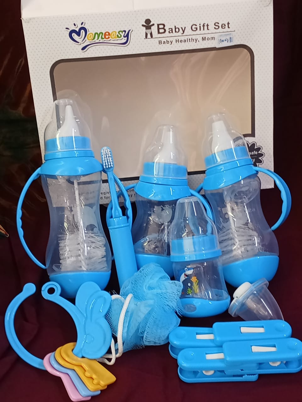 4 PC's bottles babyfeedingBaby feeding bottles set. Contains four feeding bottles of different sizes that are suitable from birth up to 12 months. Has a pacifierto help soothe the baby. Has bottle bru