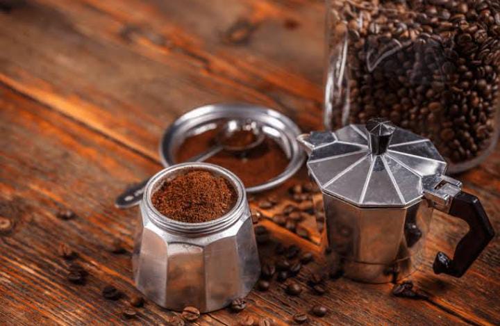 Italian stove top Expresso coffee maker steelThe filter is removable and easy to clean, easy to use and to clean at home
Brews great-tasting coffee-rich, hot, and flavorful
Easy-pour spout and traditi