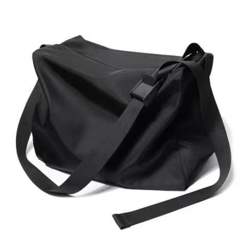 Single shoulder bag men's and women's crossbody bag large capacity sports and fitness bag student luggage bag leisure bag travel bag Black