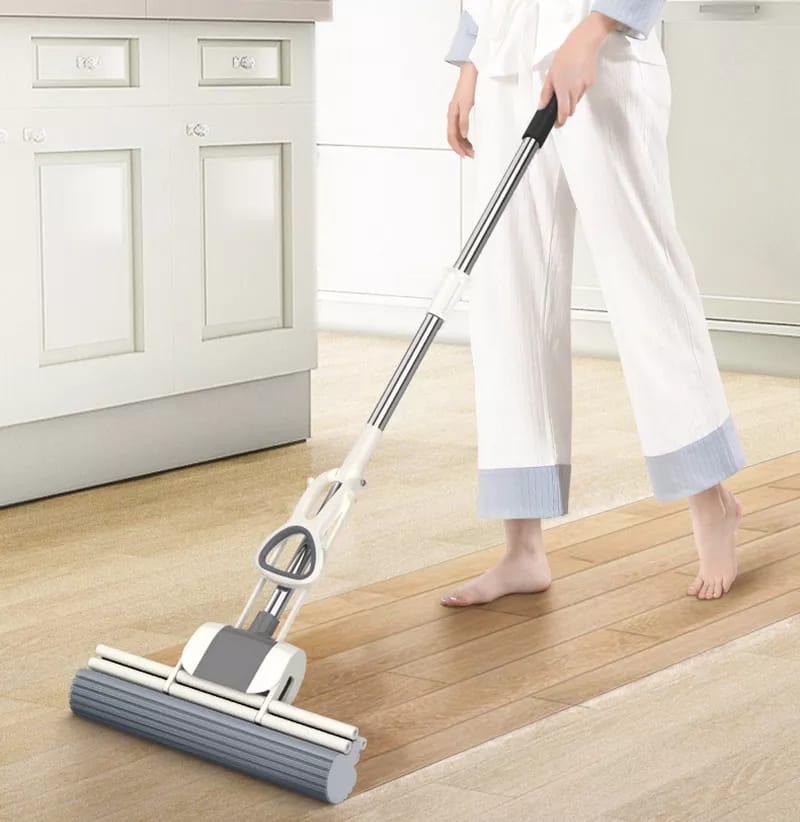 Roller squeeze mop