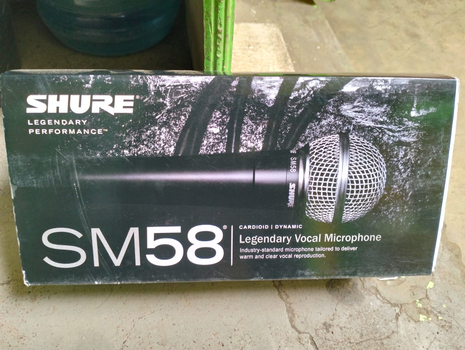 MICROPHONE WIRED  SM58; A LEGENDARY PERFORMANCE WITH A INDUSTRY-STANDARD MICROPHONE TAILORED TO DELIVER WARM AND CLEAR VOCAL REPRODUCTION QUALITY SOUNDS
